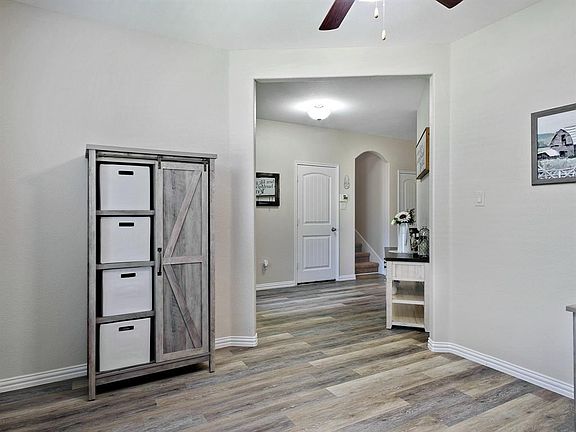 4th image of 1328 Red River Dr