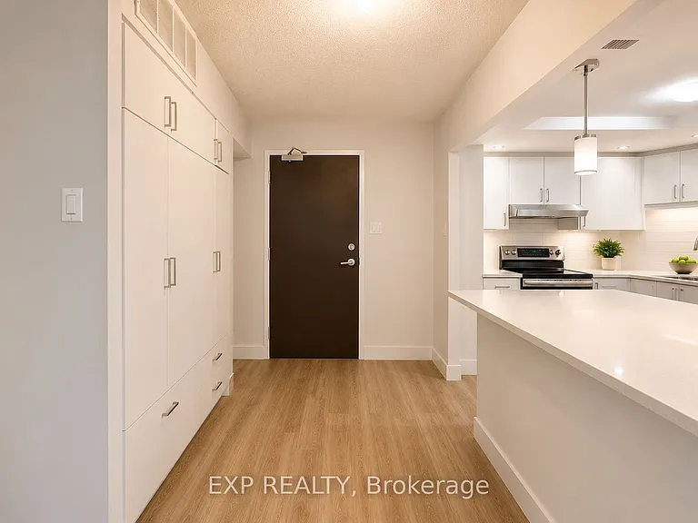 160 George St #1505 — Photo 5