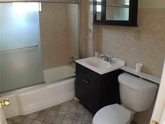 4th image of 15014 Grand Central Pkwy Floor 2