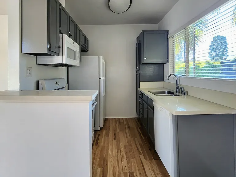 11676 Chenault Street — Photo 9