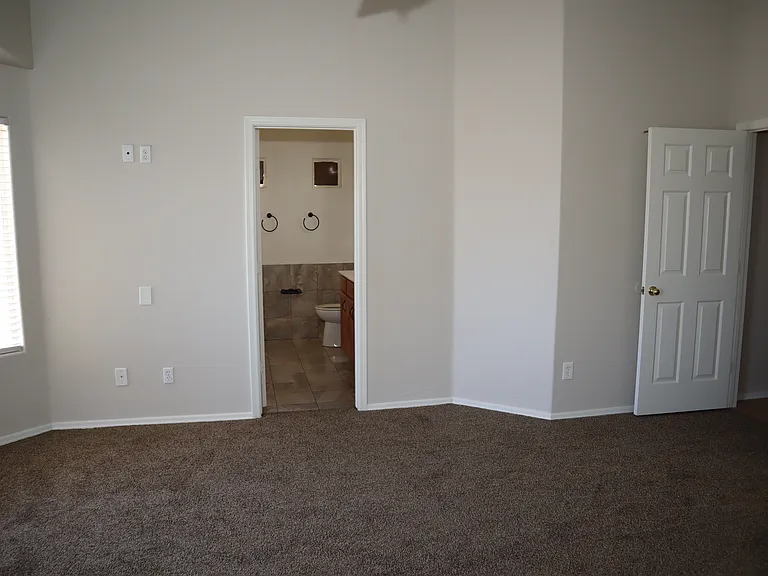 10998 W Griswold Rd — Photo 10