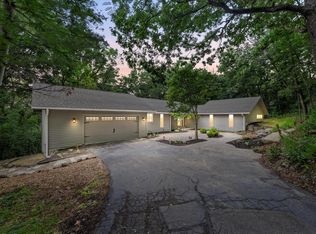 823 Knollwood Ct, Waukesha, WI 53188
