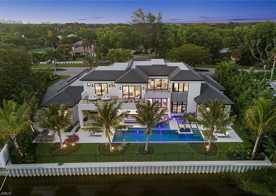 1st image of 584 Banyan BLVD