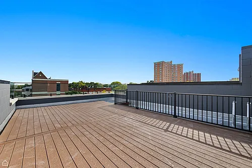 3902 S Lake Park Ave #3 Photo 1