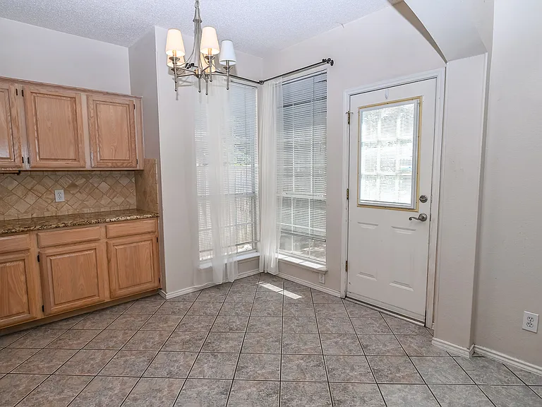 2100 Newport Dr — Photo 20