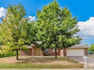 113 Lakewood Dr, Waxahachie, TX 75165
