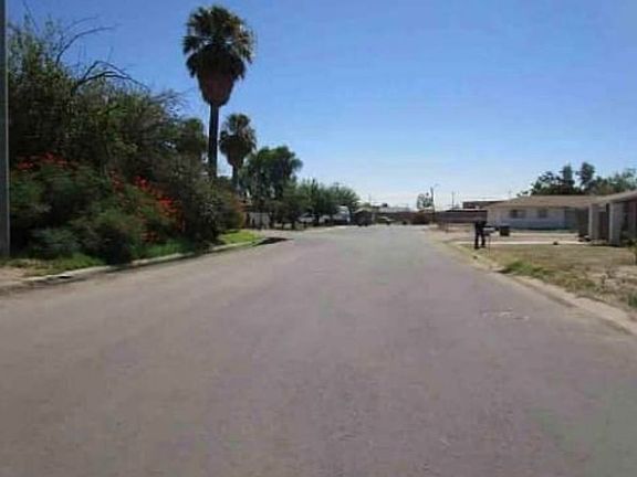 Exterior Neighborhood (street photo)