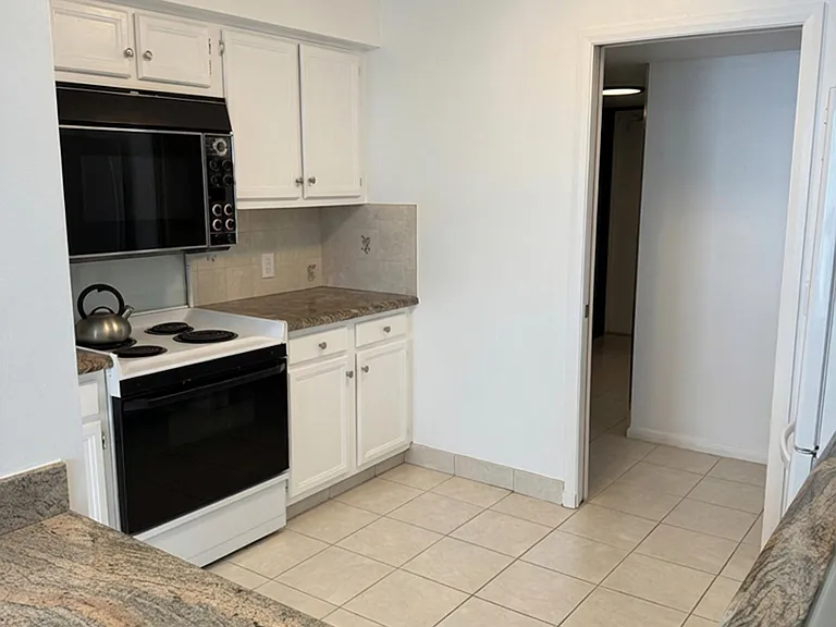 126 Lakeshore Dr #927 — Photo 6