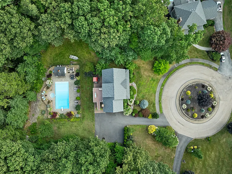 8 Hemlock Ln — Photo 45