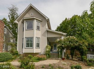 888 Station St, Herndon, VA 20170