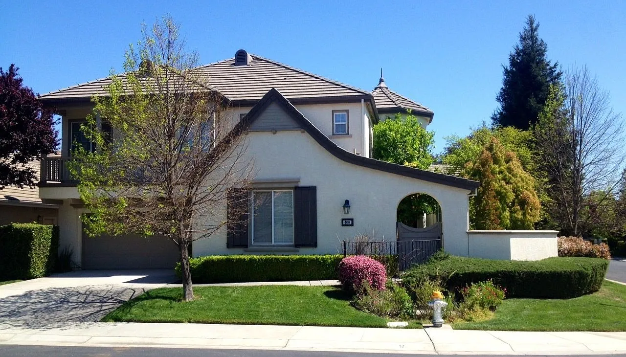 400 Hawkcrest Cir photo 1