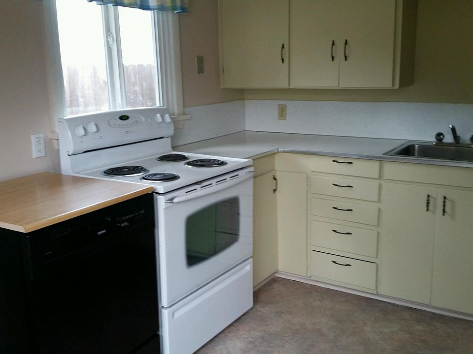 2nd image of 1042 8th St NW