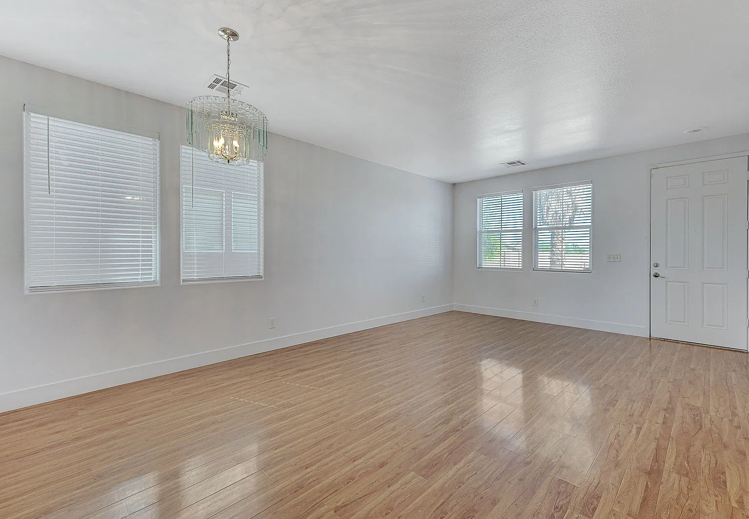 6 bed, 2781 sqft, $2,695 — Photo 3