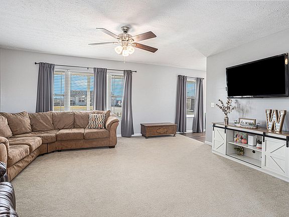 5th image of 11733 Ambling Ave