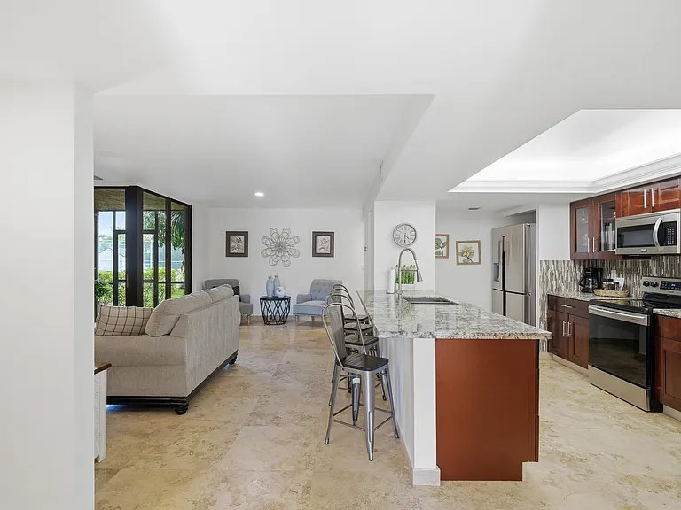 825 Egret Cir #104 — Photo 3