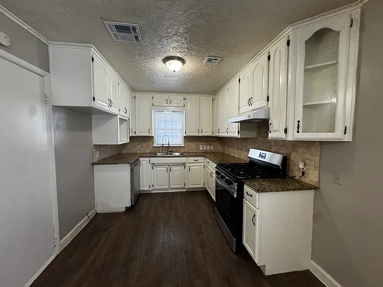 319 S 80th East Ave — Photo 10