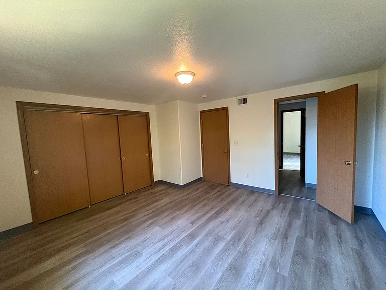 2 Bedroom 1.5 Bathroom Duplex in Southwest Eugene — Photo 13