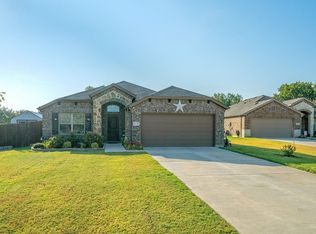 425 Highmeadow Dr, Aubrey, TX 76227