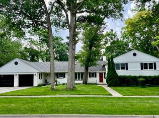 825 Highview Ter, Lake Forest, IL 60045