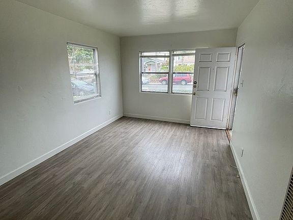 2nd image of 4256-4264 Jewell St #4262
