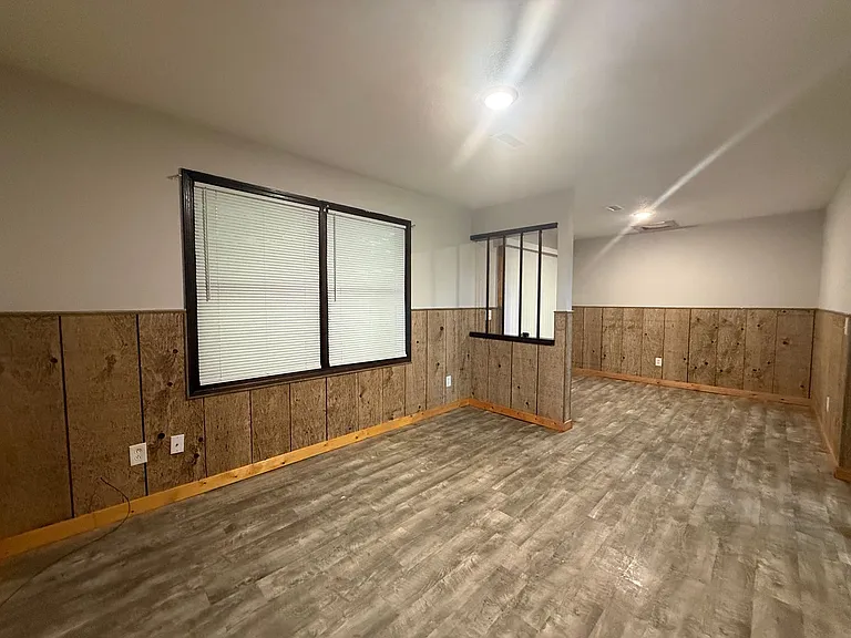 1504 Colony Park Dr — Photo 2