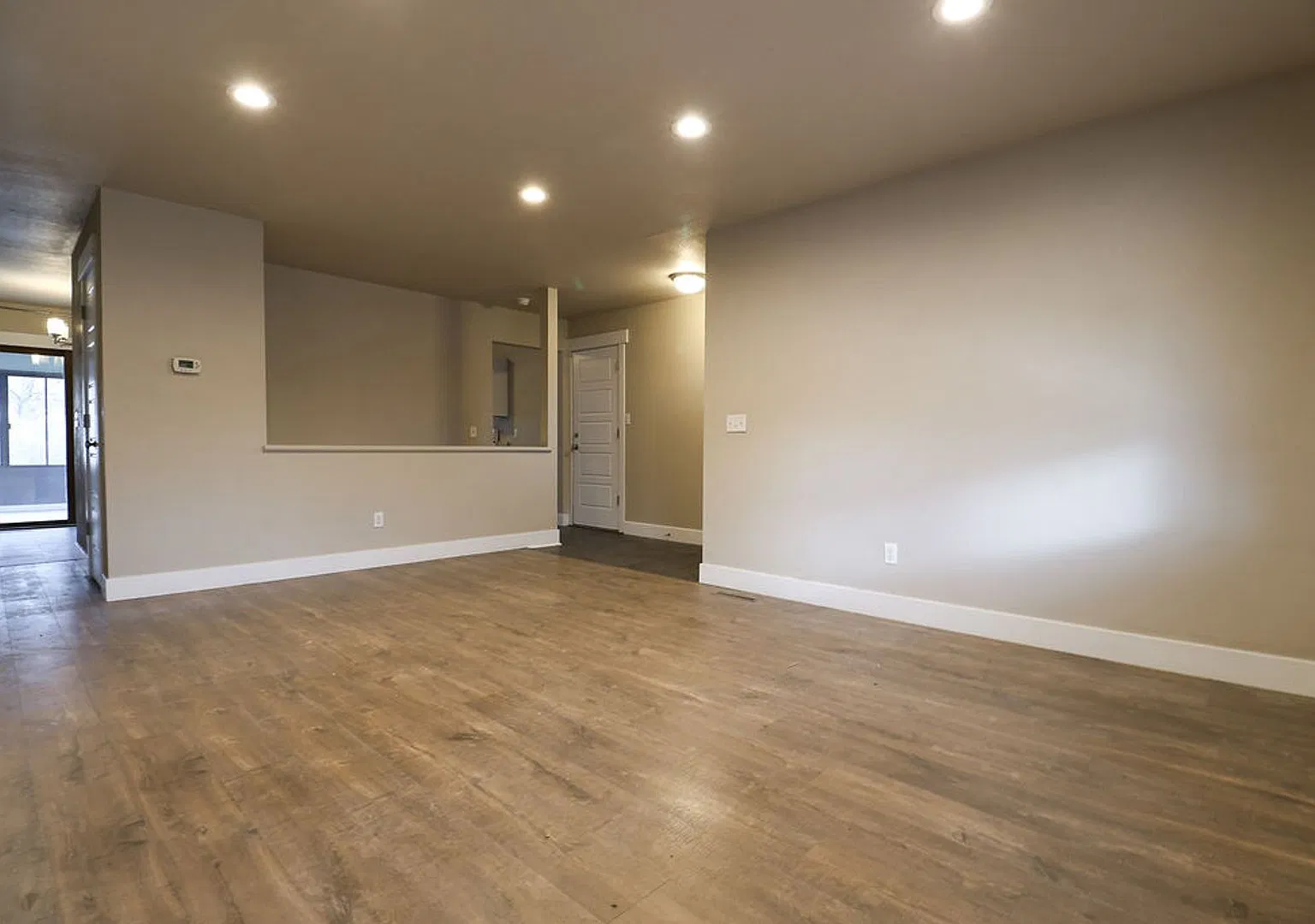 4 Bedroom, 2 Bath home in the heart of Windsor. — Photo 4