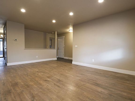 4th image of 1103 Cottonwood Dr