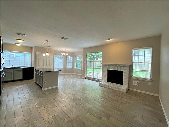 3rd image of 8406 Lake Crystal Dr