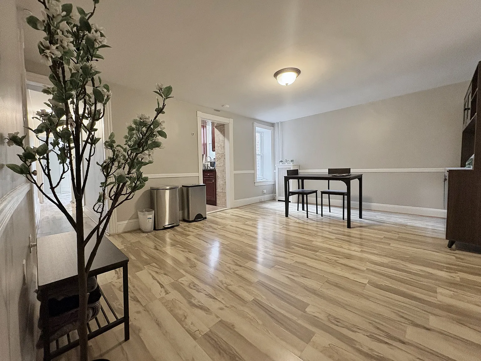 1 bed, 2000 sqft, $1,050 — Photo 3