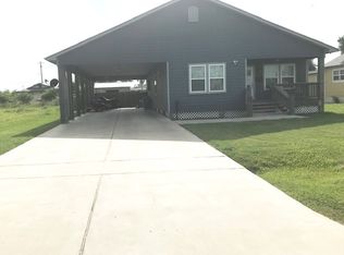 105 N Live Oak St, Rockport, TX 78382