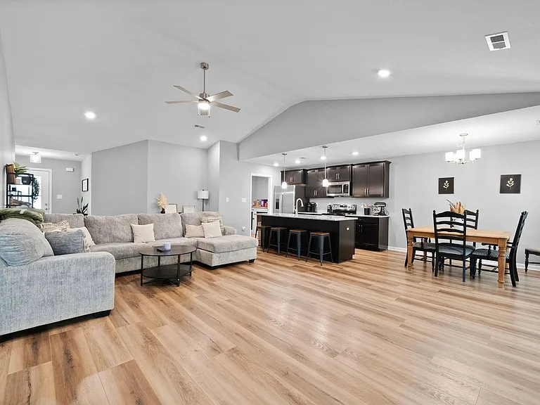 458 Mattingly Dr — Photo 3