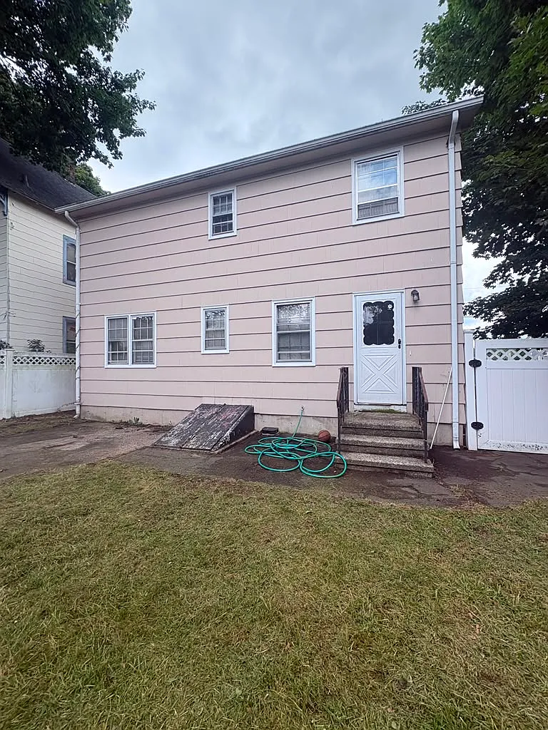 4 bed, 1.5 bath, $2,875 — Photo 2