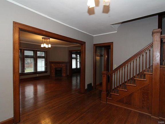 4th image of 223 W North St