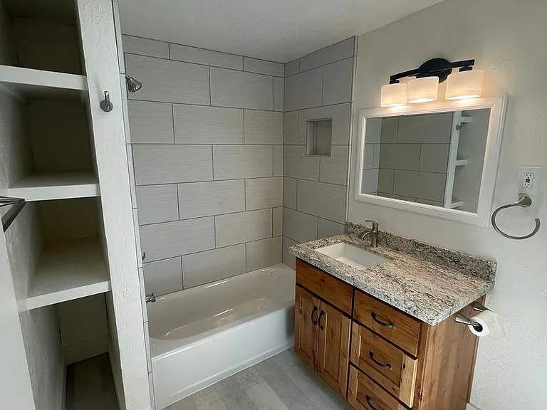 1318 Salem St — Photo 7
