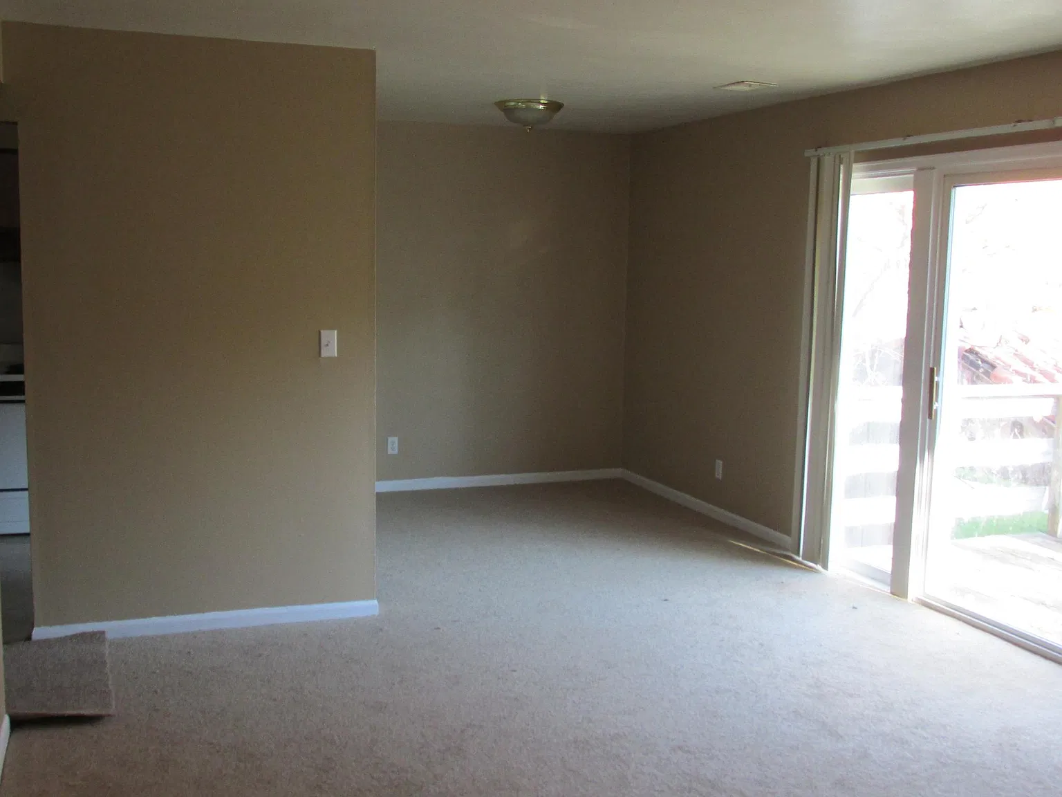 2 bed, 900 sqft, $950 — Photo 2
