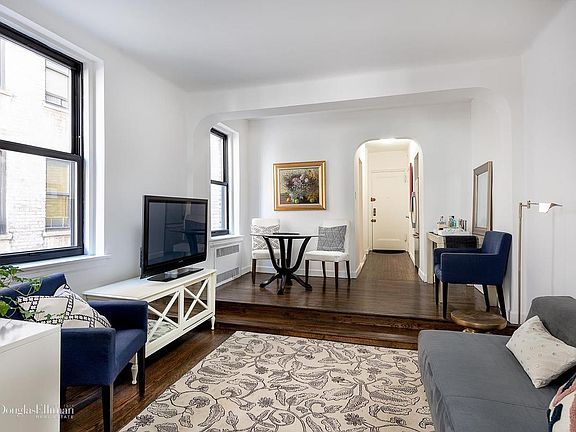 2nd image of 357 W 55th St APT 3-N