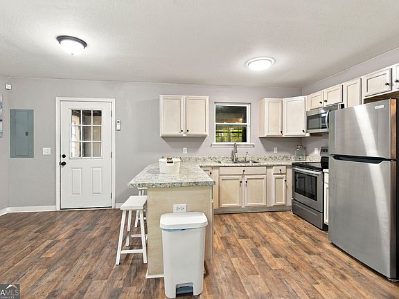 3rd image of 821 Winston Drive Ext