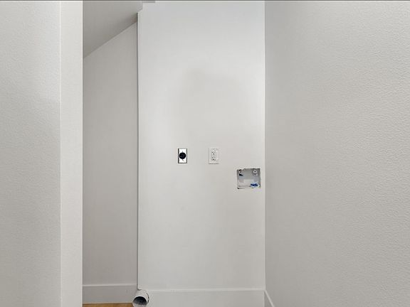 4th image of 707 W 80th St #80-711BA