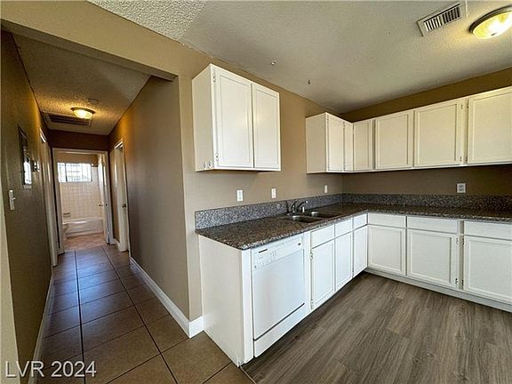 4th image of 2329 Exeter Dr APT A