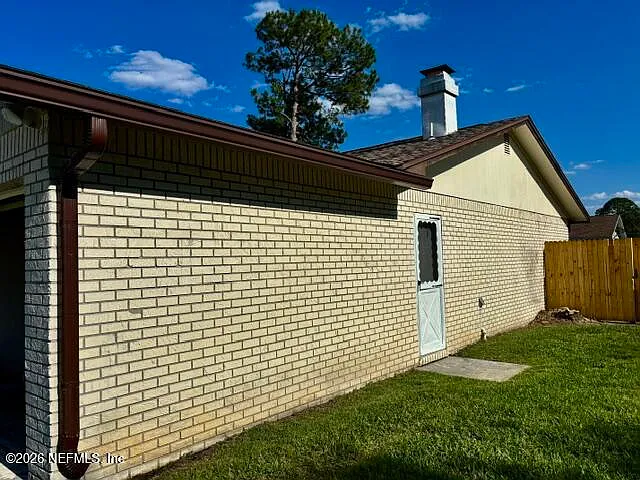 1747 Papaya Dr N — Photo 2