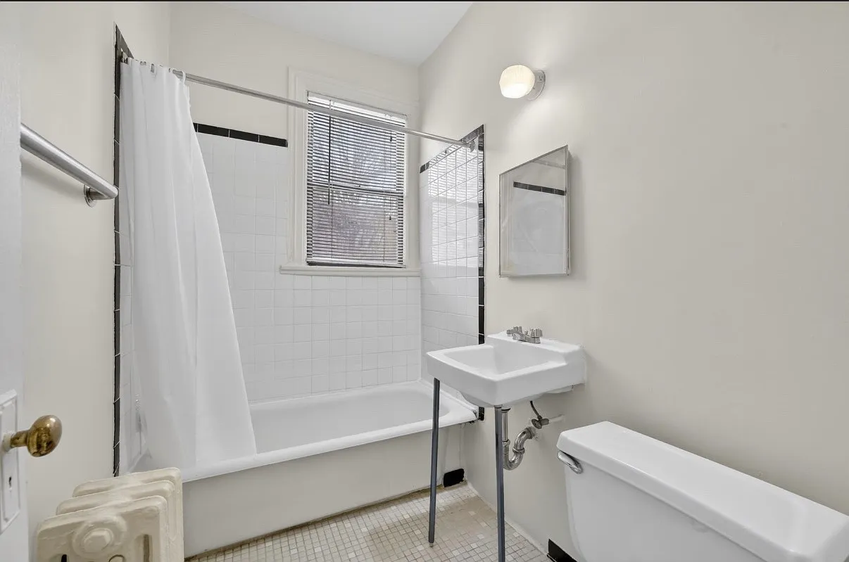 1 bed, 700 sqft, $1,243 — Photo 2