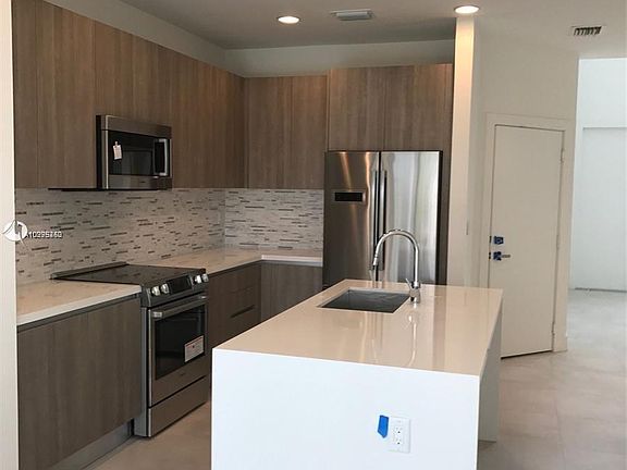 2nd image of 10260 NW 72nd St Unit 10260