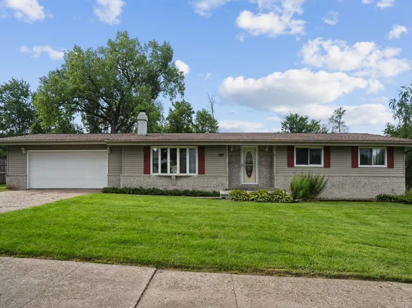 327 38th Ave N, Clinton, IA 52732