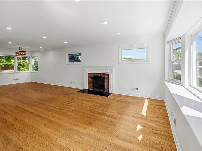 101 Pershing Rd — Photo 6