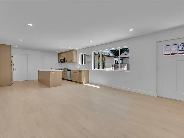 6915 Encino Ave #LOWER — Photo 15