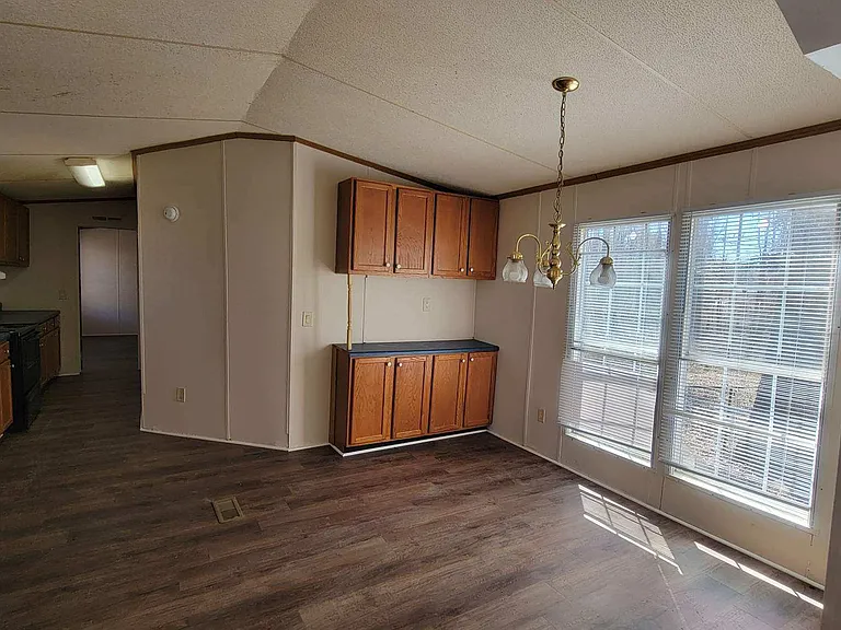 307 Honeysuckle Ln — Photo 3