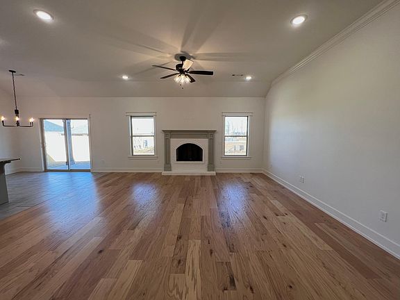 4th image of 942 Sugar Pine St