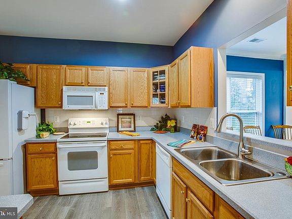 5th image of 11 Goose Creek Cir