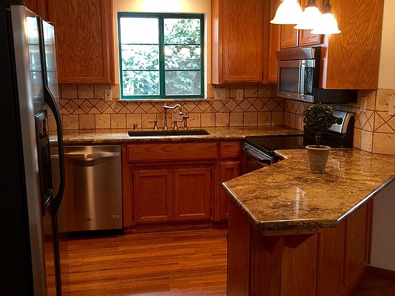 4th image of 2812 Holly Ct