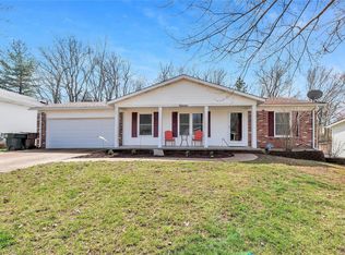 11 Oak Creek Dr, Saint Peters, MO